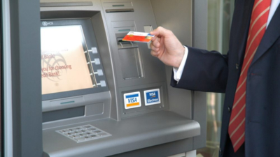 O noua banca anunta probleme la plata cu cardul: "Sumele au fost procesate de doua ori"